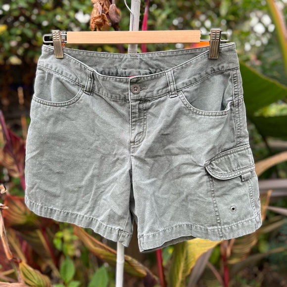 Northface Womens Size 4 Green Vintage Cargo Hiking/Walking Shorts - Picture 1 of 4